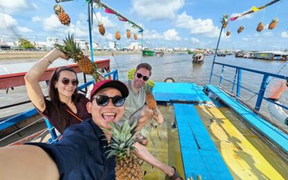 Best Family & Group Photo Poses For Your Memorable Mekong Delta Trip